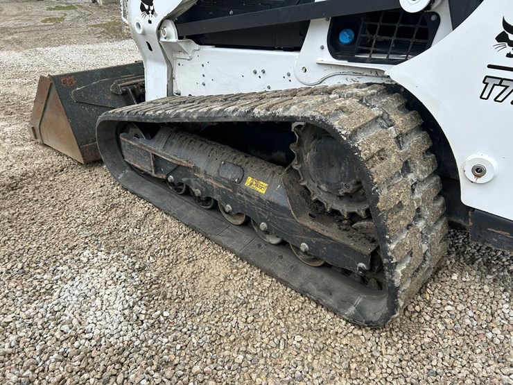 2022-bobcat-t770-image-16