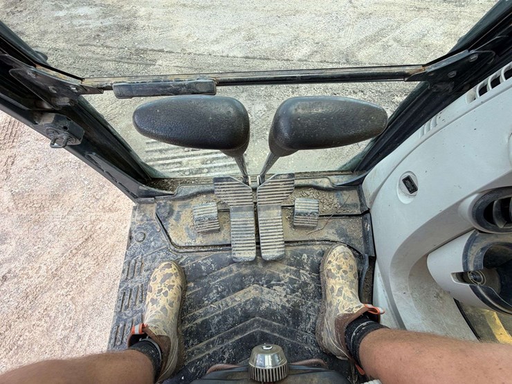 2011-kobelco-sk350-9-image-30