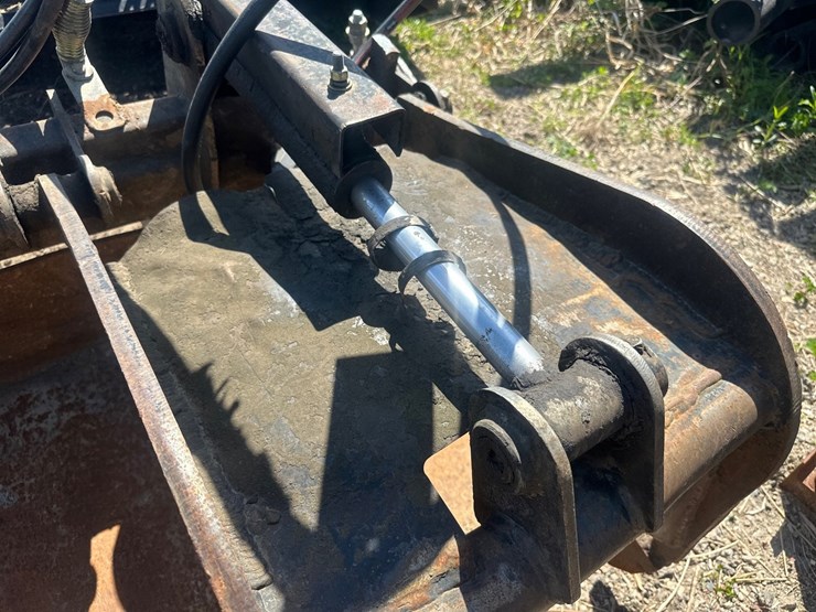 #3906-•-approx-60"-skid-steer-grapple-bucket-image-4