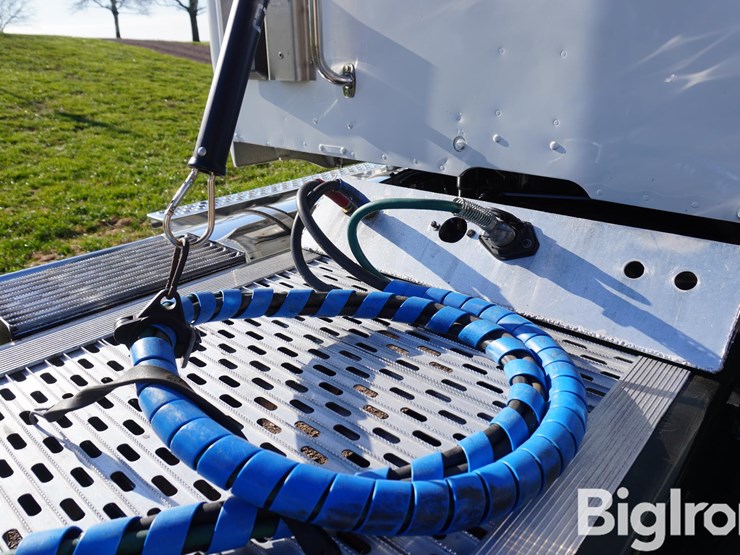 2015-kenworth-t680-image-18