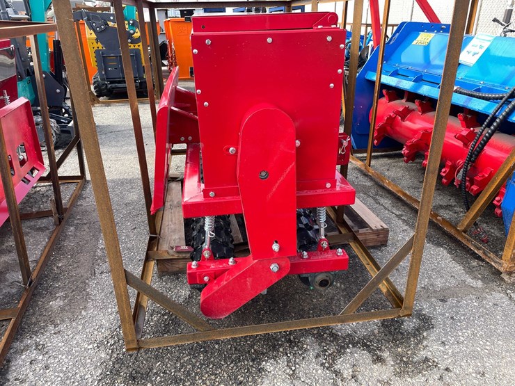 #9028-•-unused-agt-70-skid-steer-universal-mount-(o12)-image-3