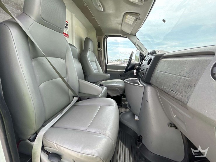 2011-ford-e450-image-23