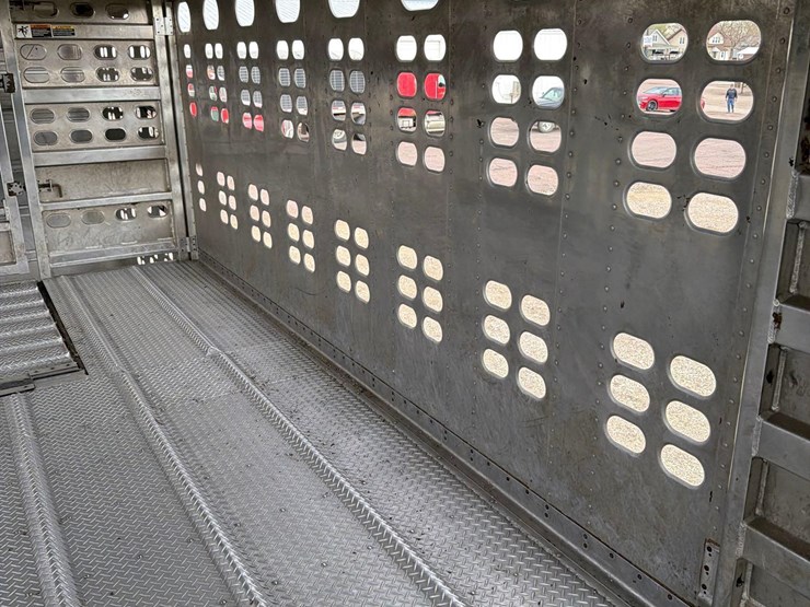 2008-wilson-livestock-trailer-image-56