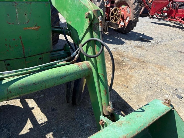 john-deere-2440-image-6