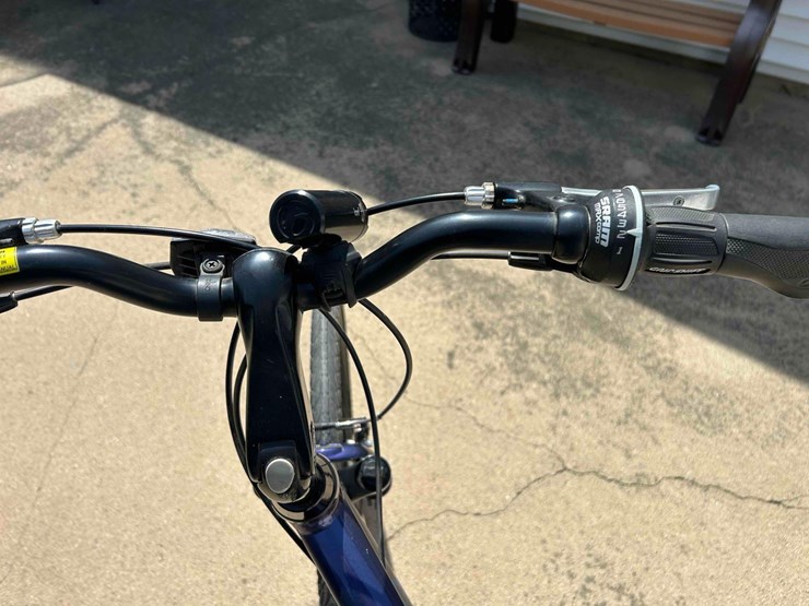 26"-giant-8-speed-bike-image-5