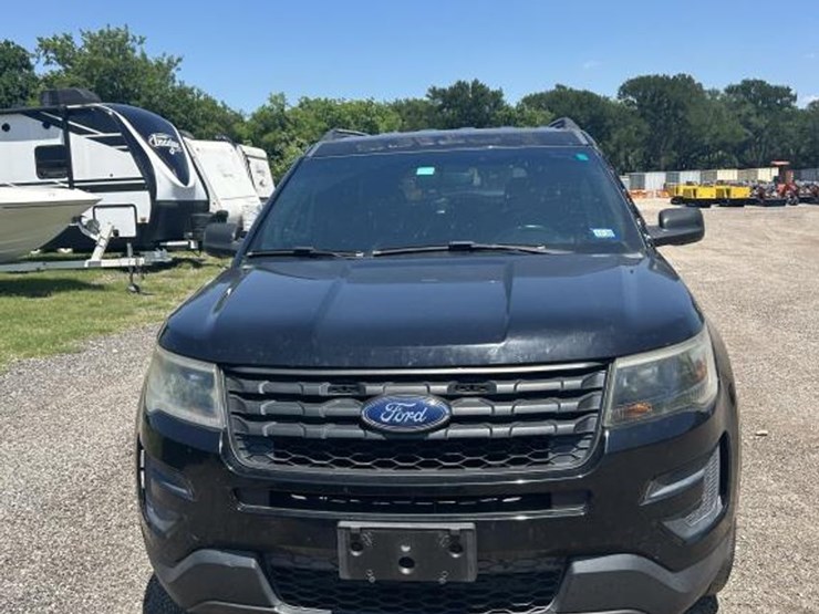 2017-ford-explorer-image-2