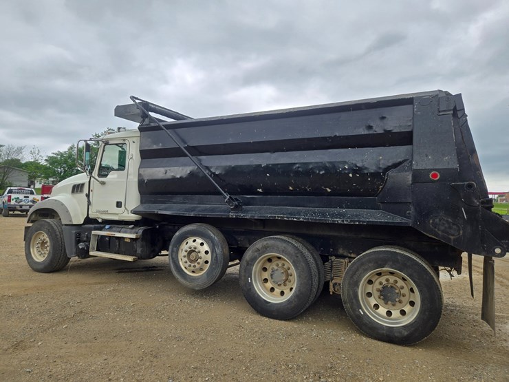 #24295-•-2011-mack-gu713-dump-truck-image-10