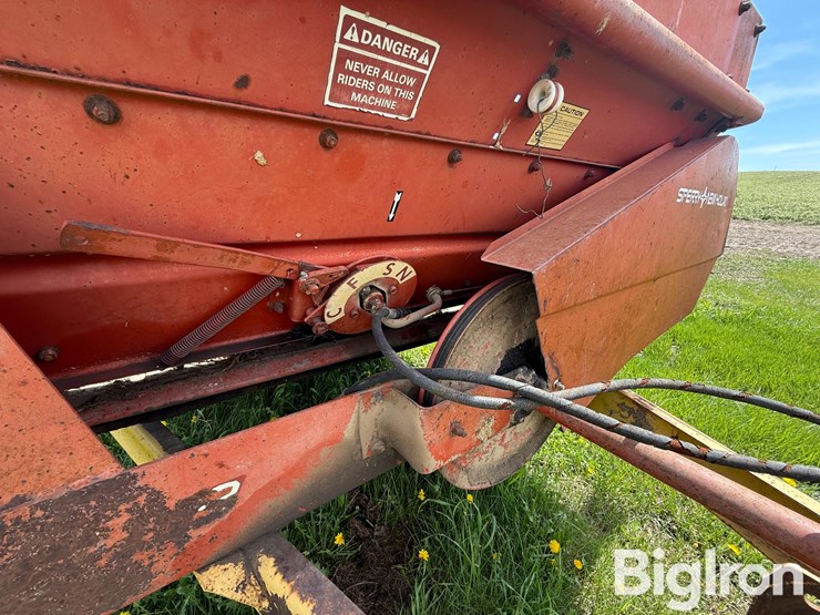new-holland-519-image-12