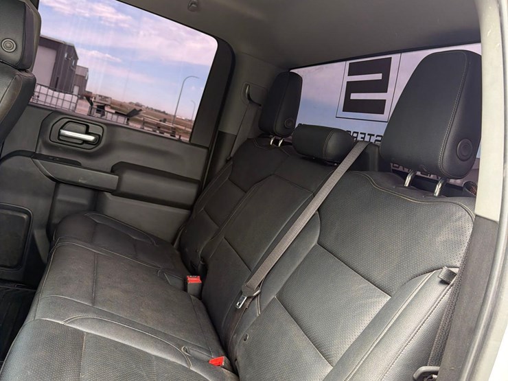 2021-chevrolet-2500hd-image-56