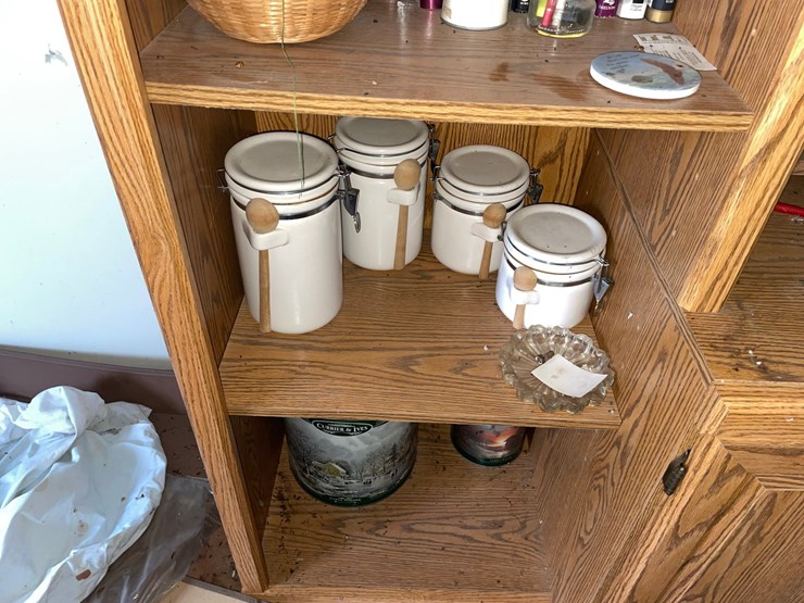 #7061-•-bookshelf-and-contents-image-5
