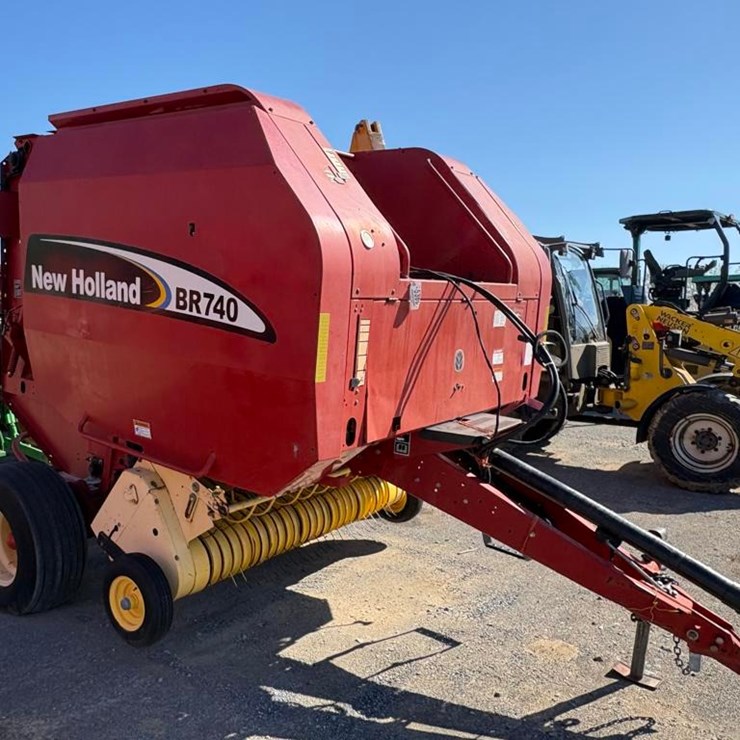NEW HOLLAND BR740