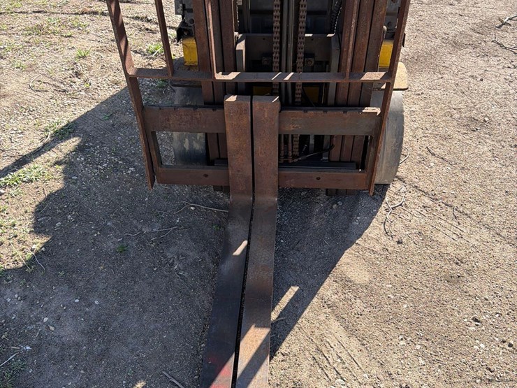 2007-komatsu-fg25st-propane-forklift-image-9