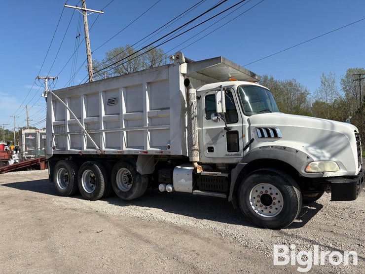 2011-mack-gu800-tri/a-dump-truck-image-3