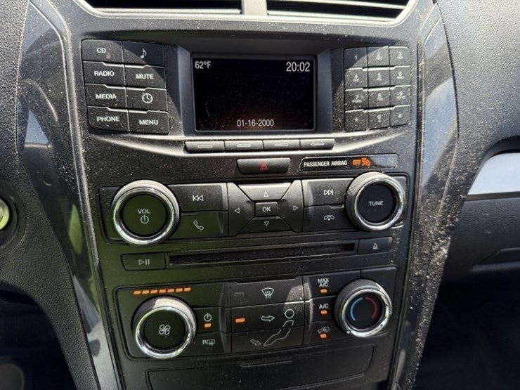 2017-ford-explorer-image-33