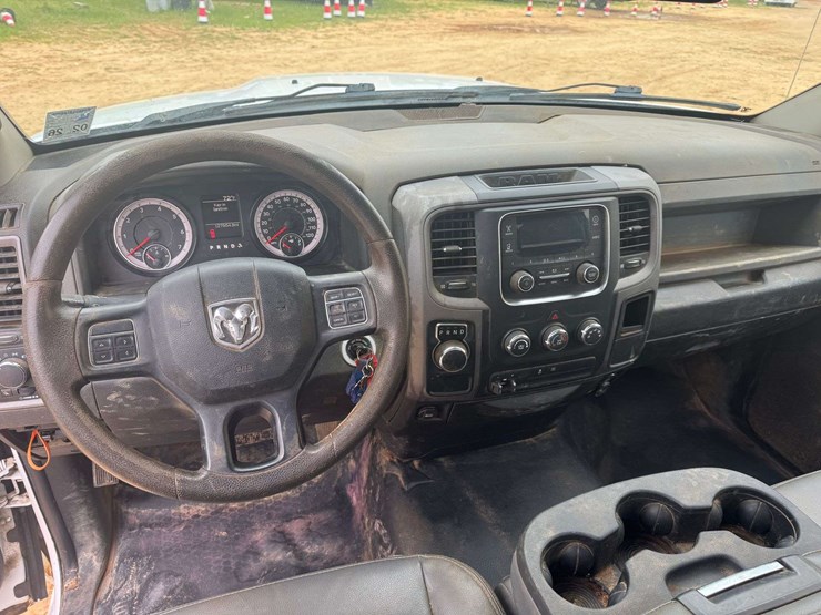 2019-ram-1500-classic-image-12