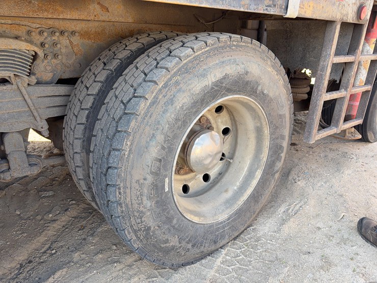 2003-sterling-lt9500-image-23