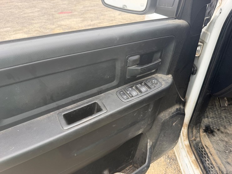 2020-dodge-ram-1500-image-12