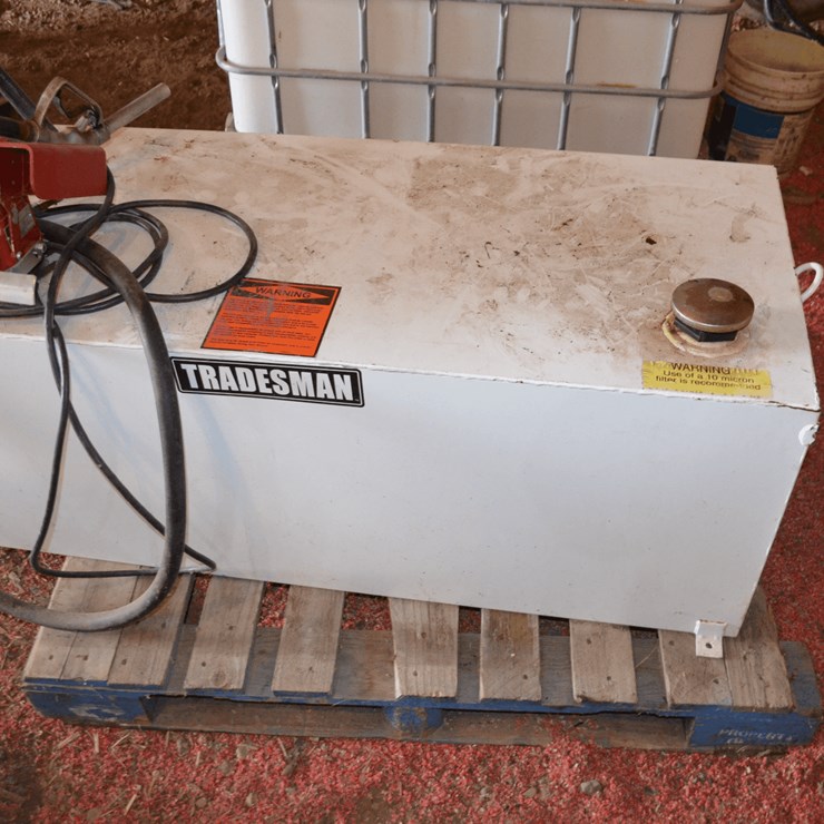 Fuel tank with pump