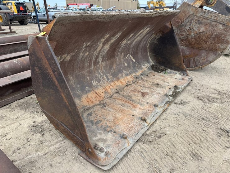 #3958-•-approx-10'-loader-bucket-image-6