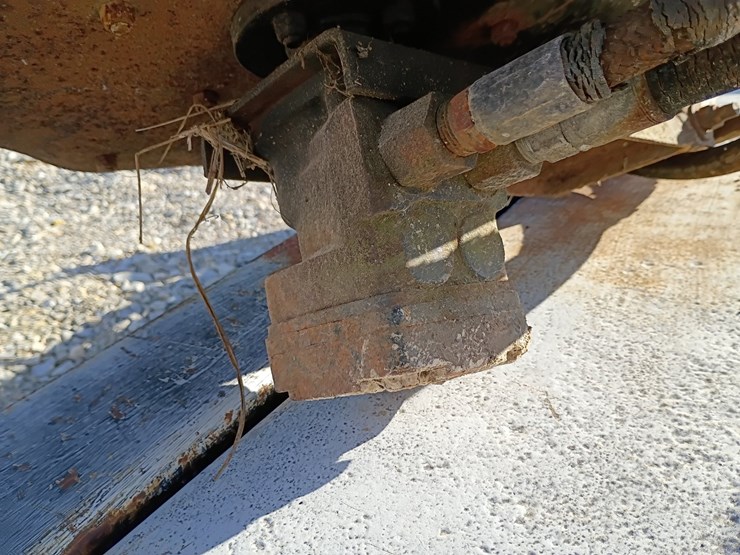 #22948-•-tailgate-salt-spreader-image-15