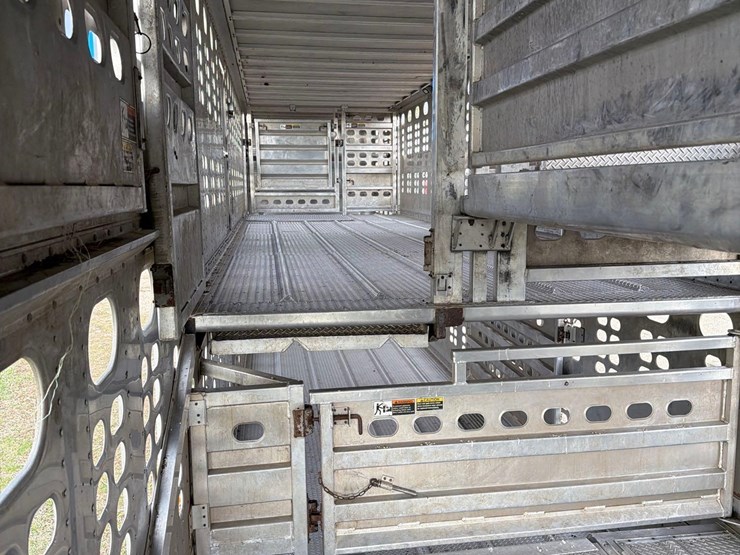 2008-wilson-livestock-trailer-image-49