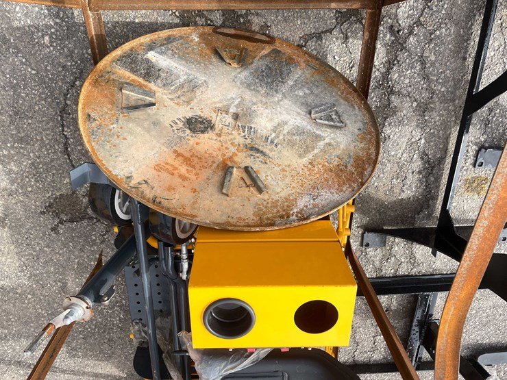 #9043-•-unused-ride-on-concrete-power-trowel-(o12)-image-34
