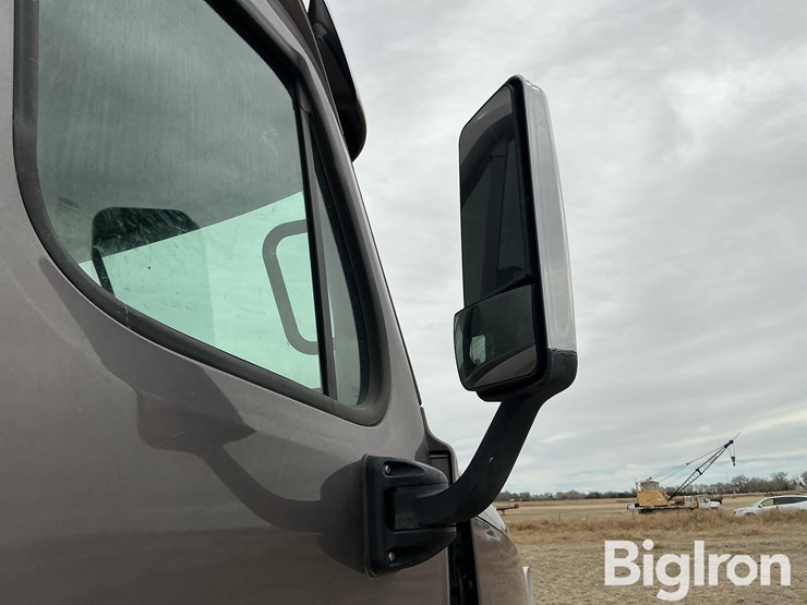 2016-freightliner-cascadia-125-image-10