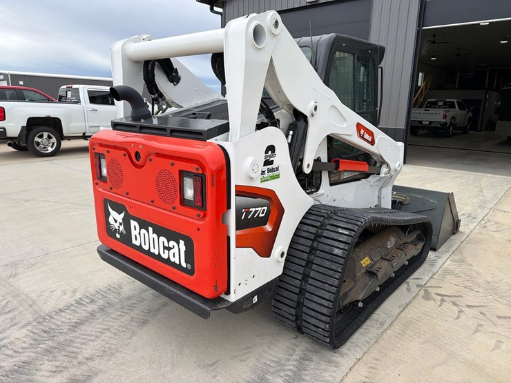 2023-bobcat-t770-image-3