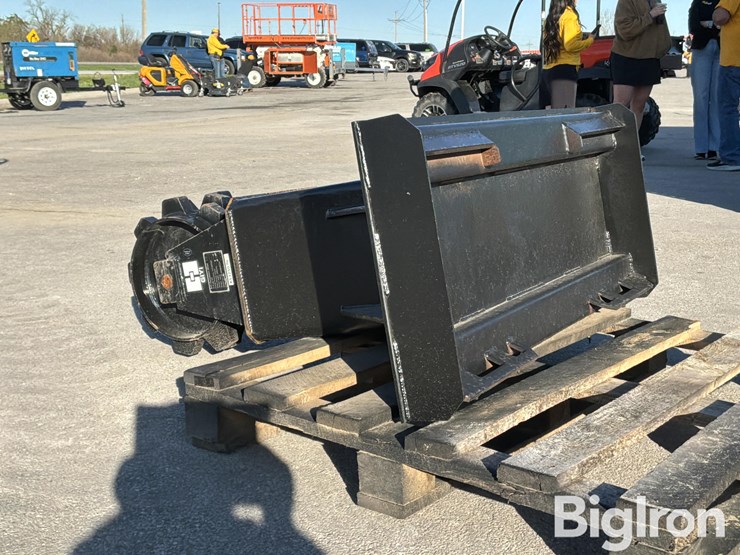 2025-massey-ferguson-730-image-7
