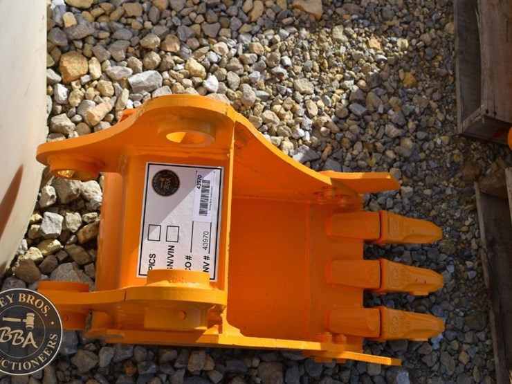 caterpillar-303-image-4