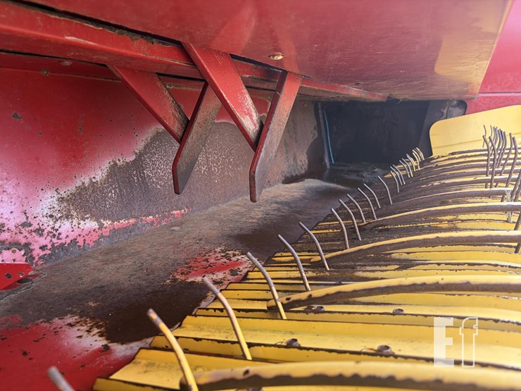 new-holland-575-image-6