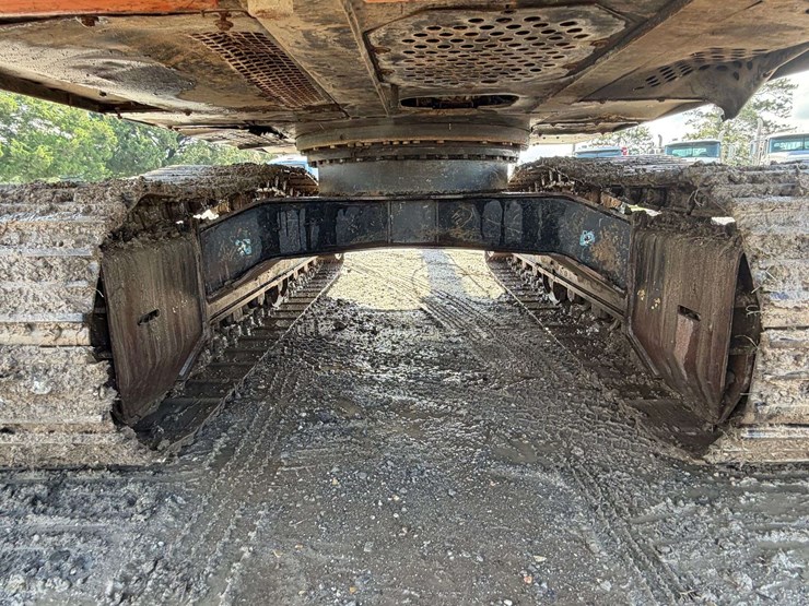 2015-hitachi-zx160-lc-image-22