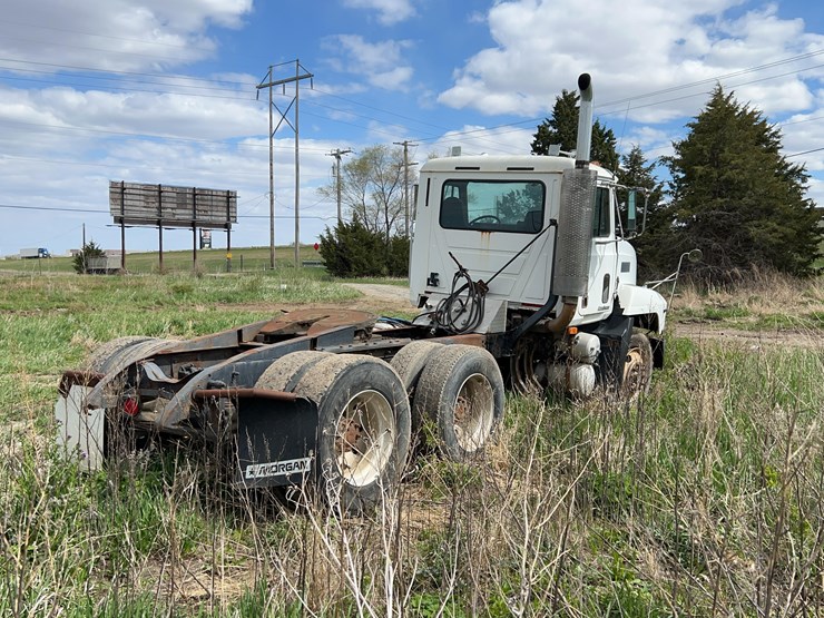 2000-mack-ch613-image-3
