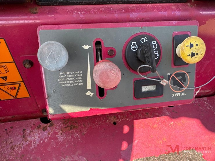 yazoo/kees-zvkw61252-zero-turn-mower-image-12