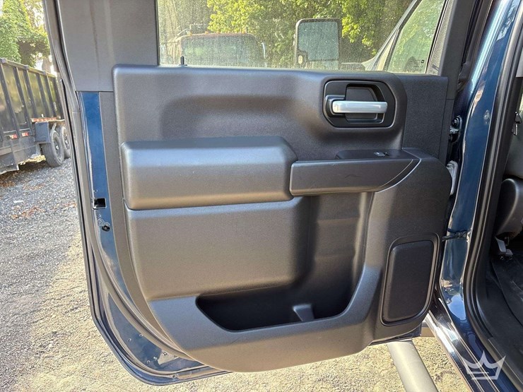 2021-chevrolet-silverado-2500-image-29
