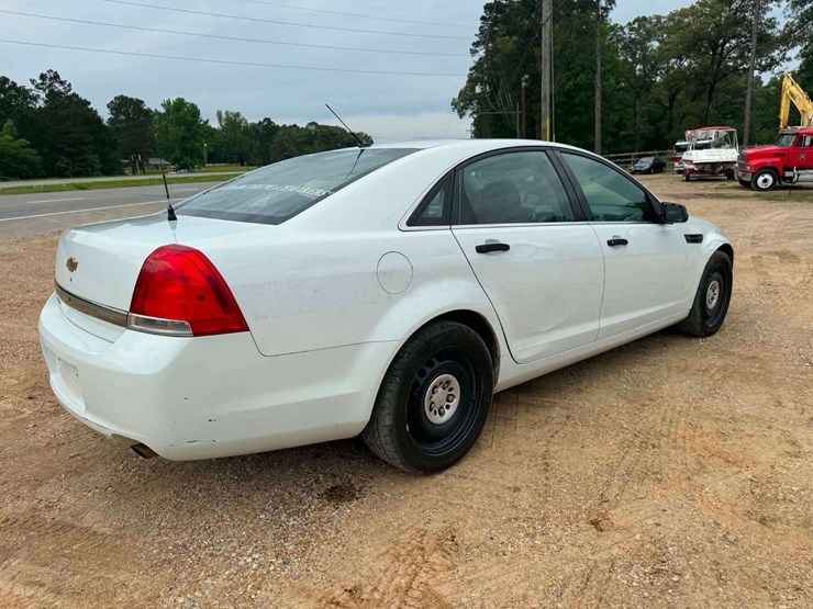 2015-chevrolet-caprice-police-package-4-door-sedan-6.0l-v8-(130,580-miles)-image-9