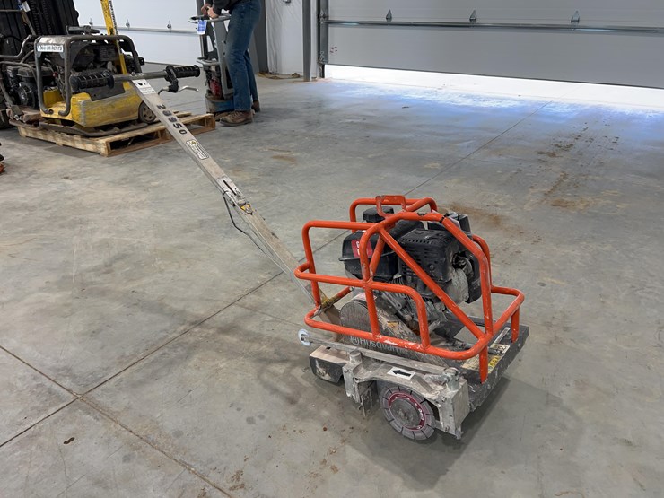 2020-husqvarna-soft-cut-x150-saw-image-2