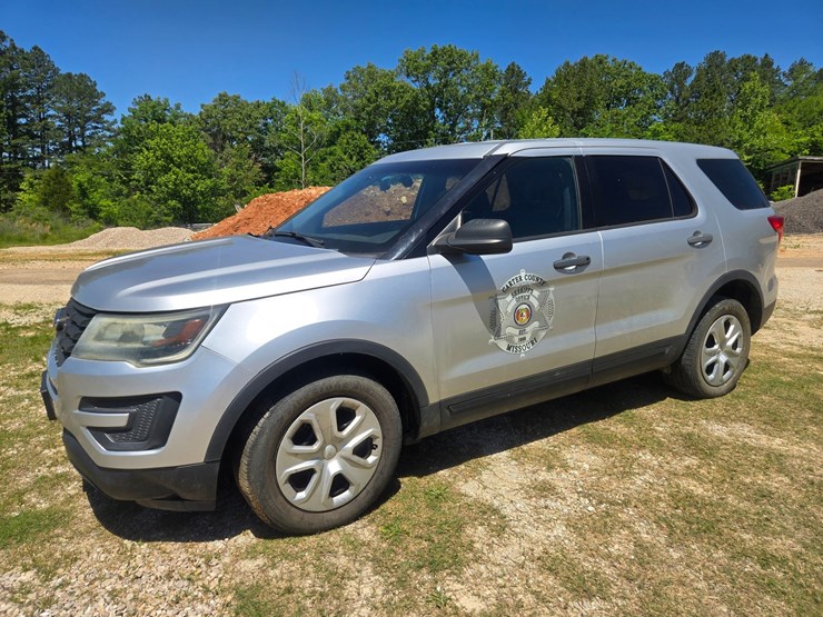 2016-ford-explorer-image-3
