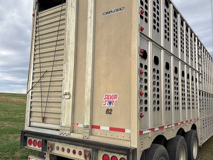 2008-wilson-livestock-trailer-image-5
