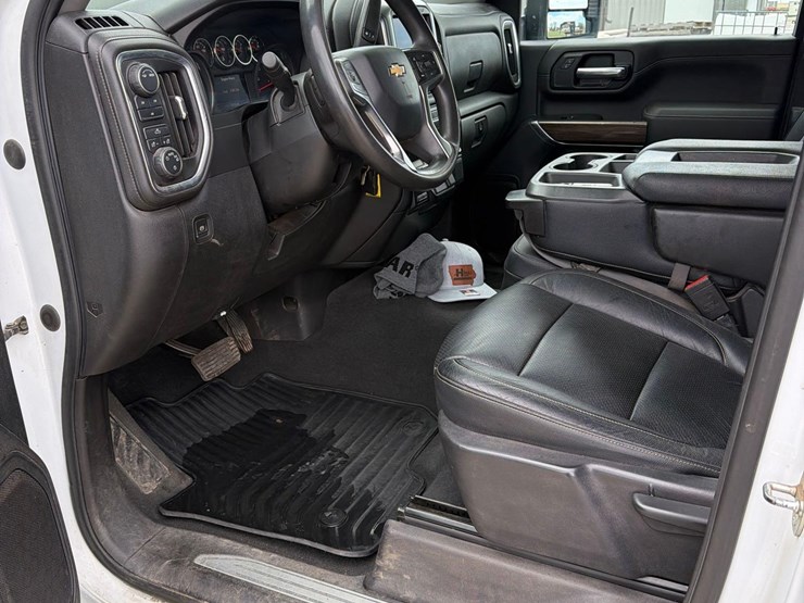 2021-chevrolet-2500hd-image-44