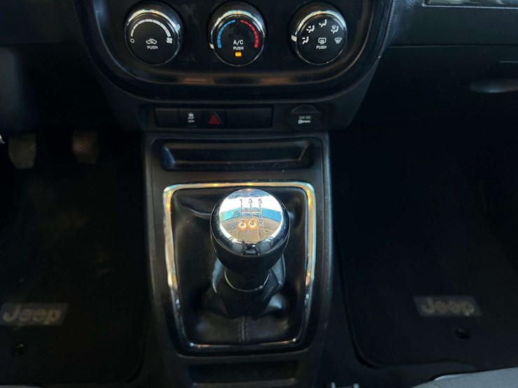 2012-jeep-compass-image-33