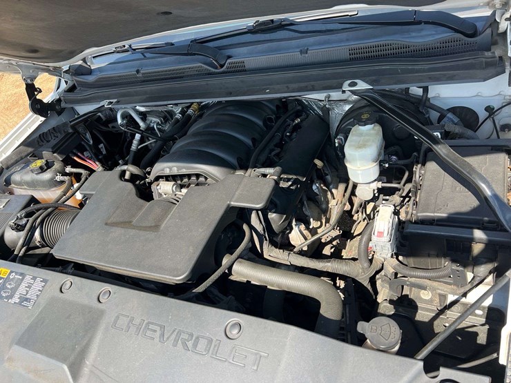 2015-chevrolet-tahoe-lt-image-22