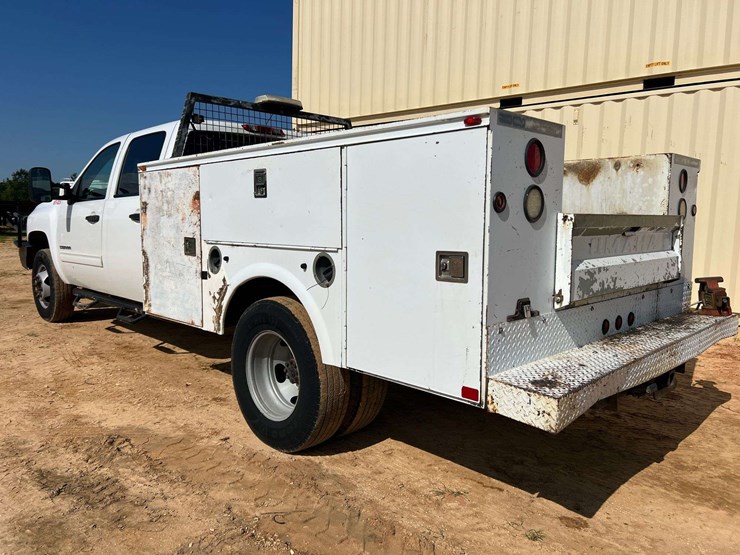 2013-chevrolet-silverado-3500hd-image-2