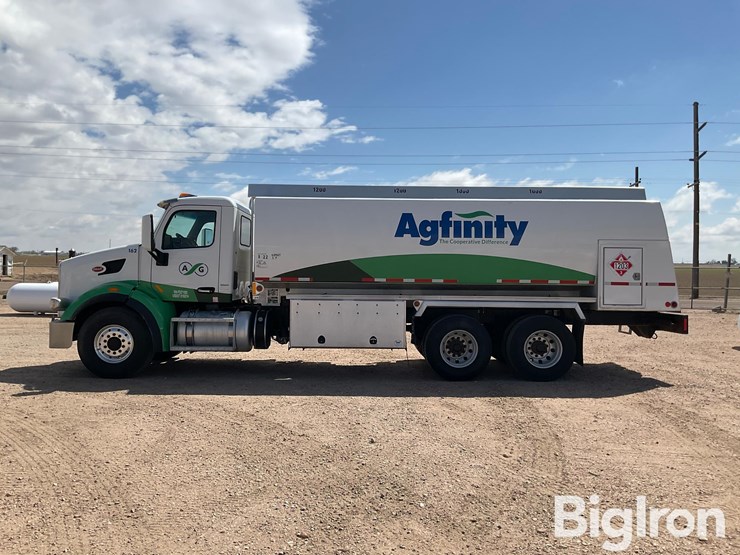 2015-peterbilt-567-image-8