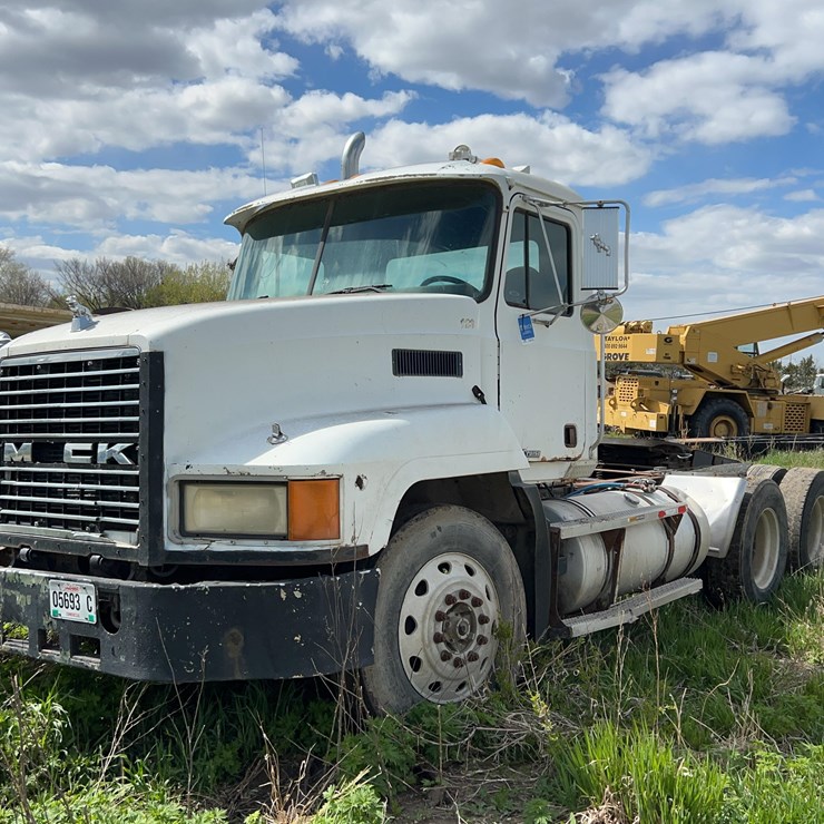2000 MACK CH613