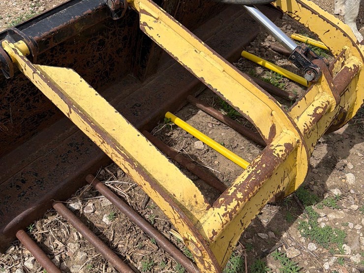 mds-72”-skidloader-grapple-manure-bucket-image-3