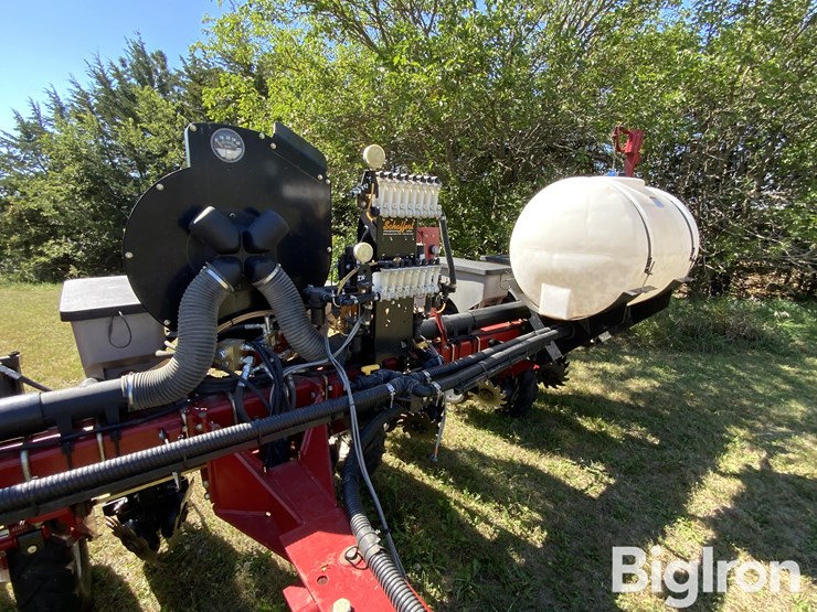 2014-case-ih-1225-image-18