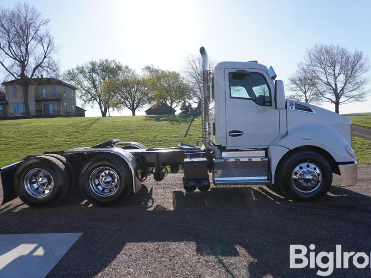 2015-kenworth-t680-image-4