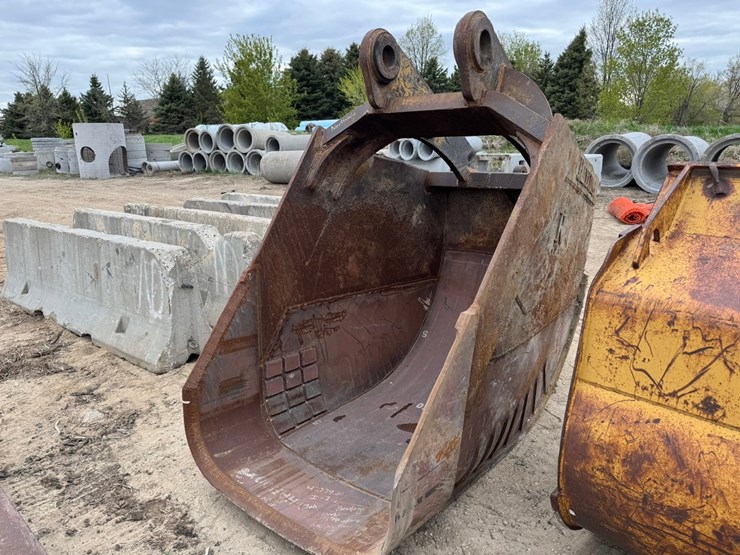#3954-•-raveling-approx-46"-excavator-bucket-image-5