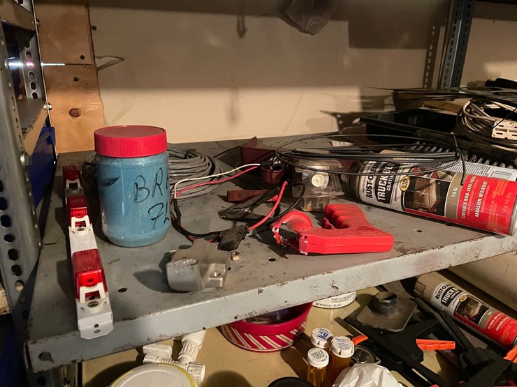 #7041-•-shelf-and-contents-image-7
